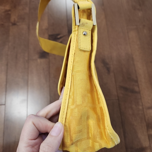 Fendi Zucca yellow vintage shoulder bag - Picture 8 of 16